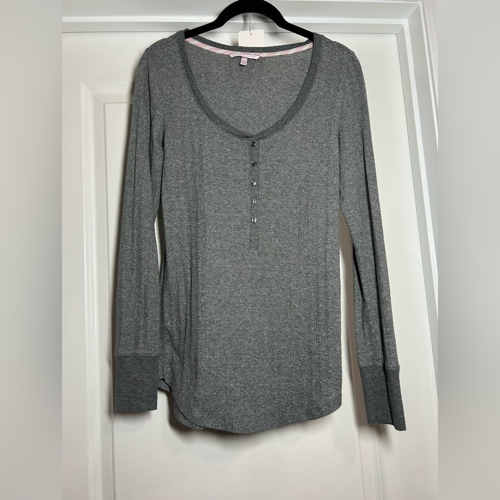 Victoria's Secret Gray Long Sleeve‎ Lounge Top